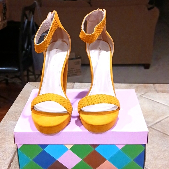 Shoes - Picture 1 of 2